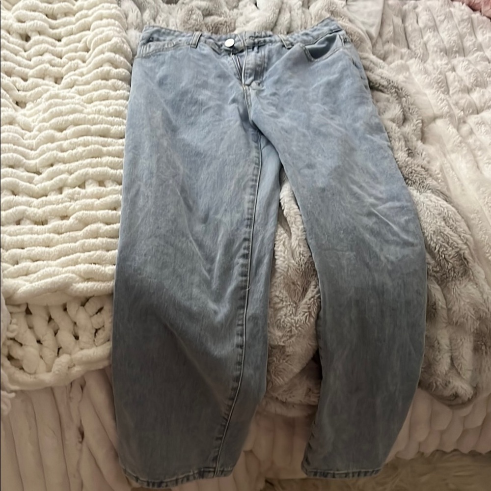 Low rise light blue jeans